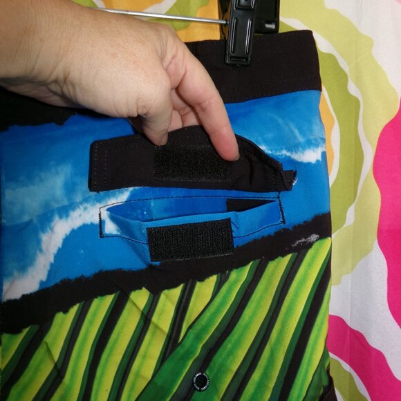 Maui and Sons NWT Board Shorts Sz 32 - Picture 6 of 7